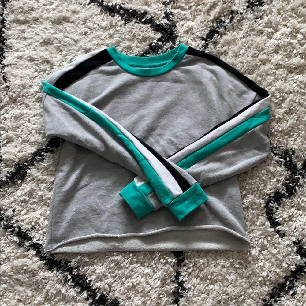 long sleeve crop top sweatshirt